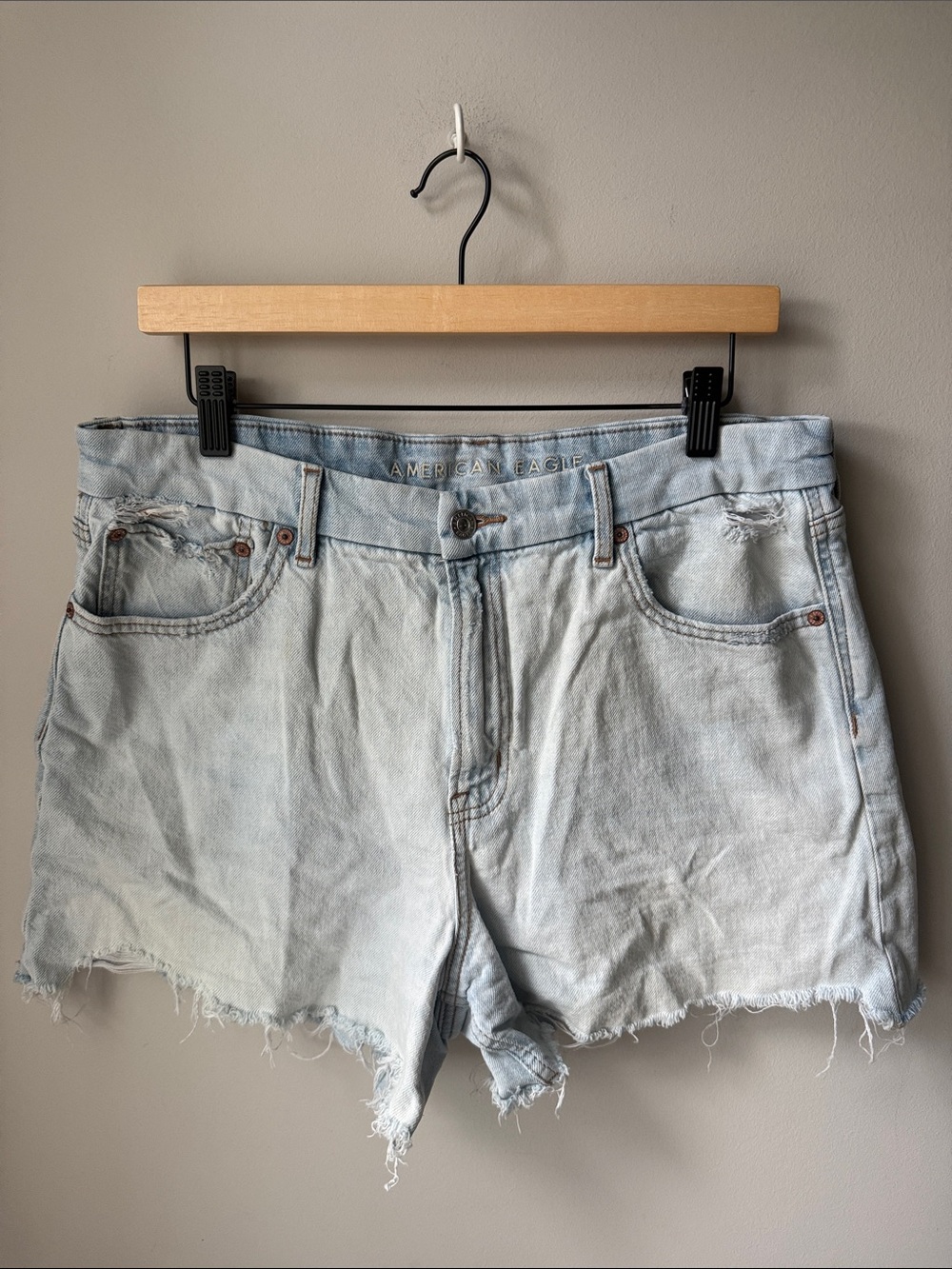 American Eagle Curvy Relaxed Shorts Light Wash Rigid Denim Raw Hem